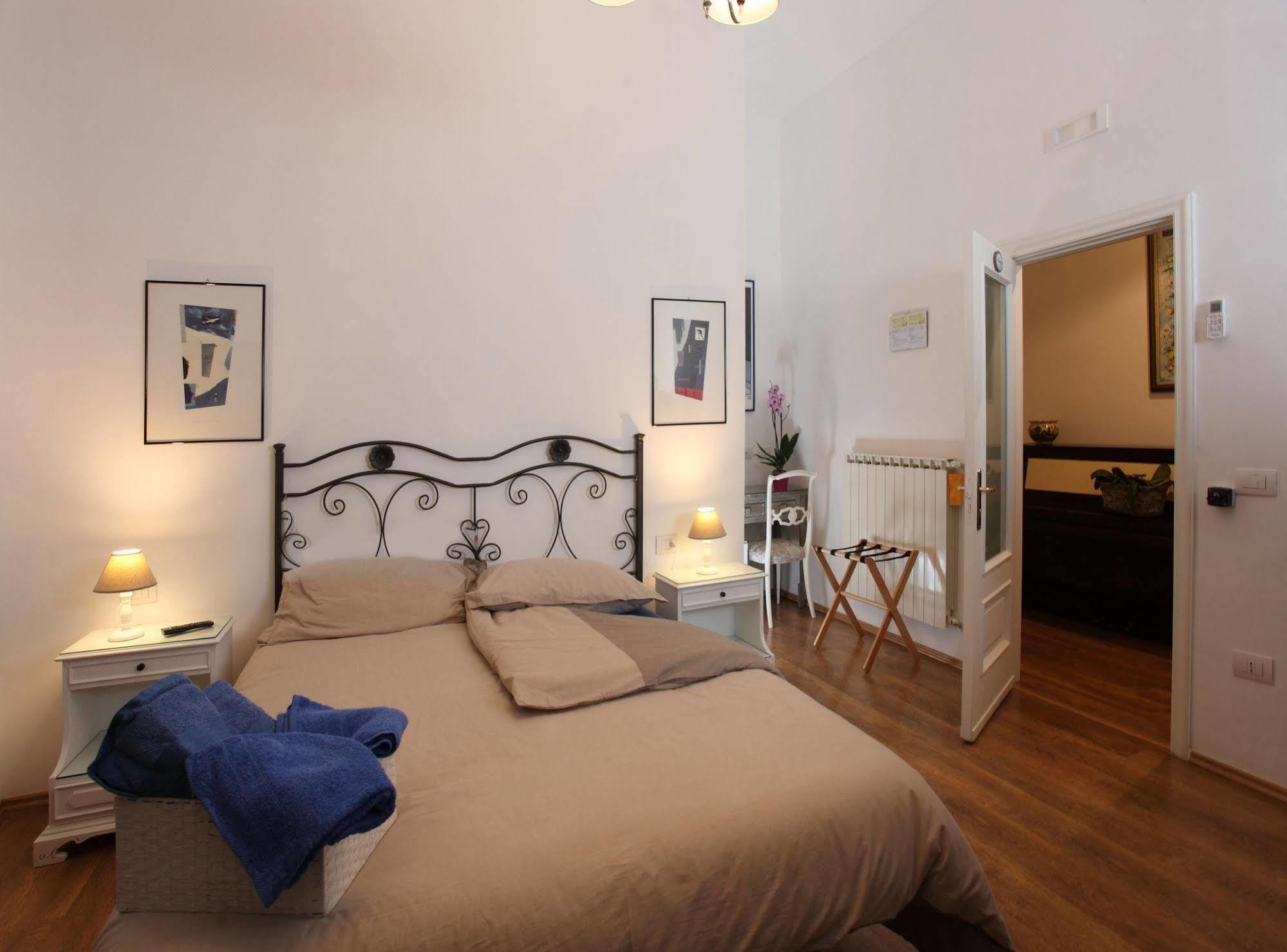 Napoli Pietrasanta Lt Bed and Breakfast Eksteriør billede